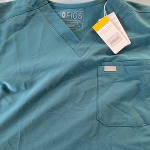 Mens Size large - Figs Leon two pocket top in carribean blue. NWT